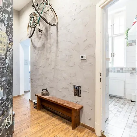 Gellerico At Deak Square