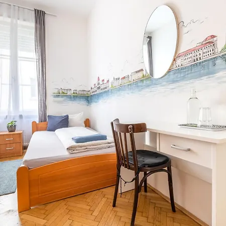 Gellerico At Deak Square Budapeşte