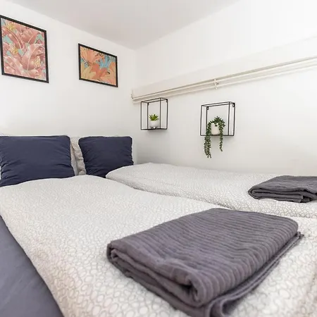 Homestay Gellerico At Deak Square Budapest