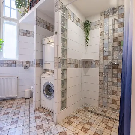 Gellerico At Deak Square Homestay szállás