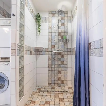 Gellerico At Deak Square Homestay szállás *