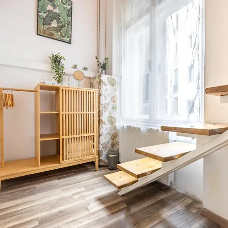 Gellerico At Deak Square