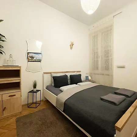 Gellerico At Deak Square * Budapest